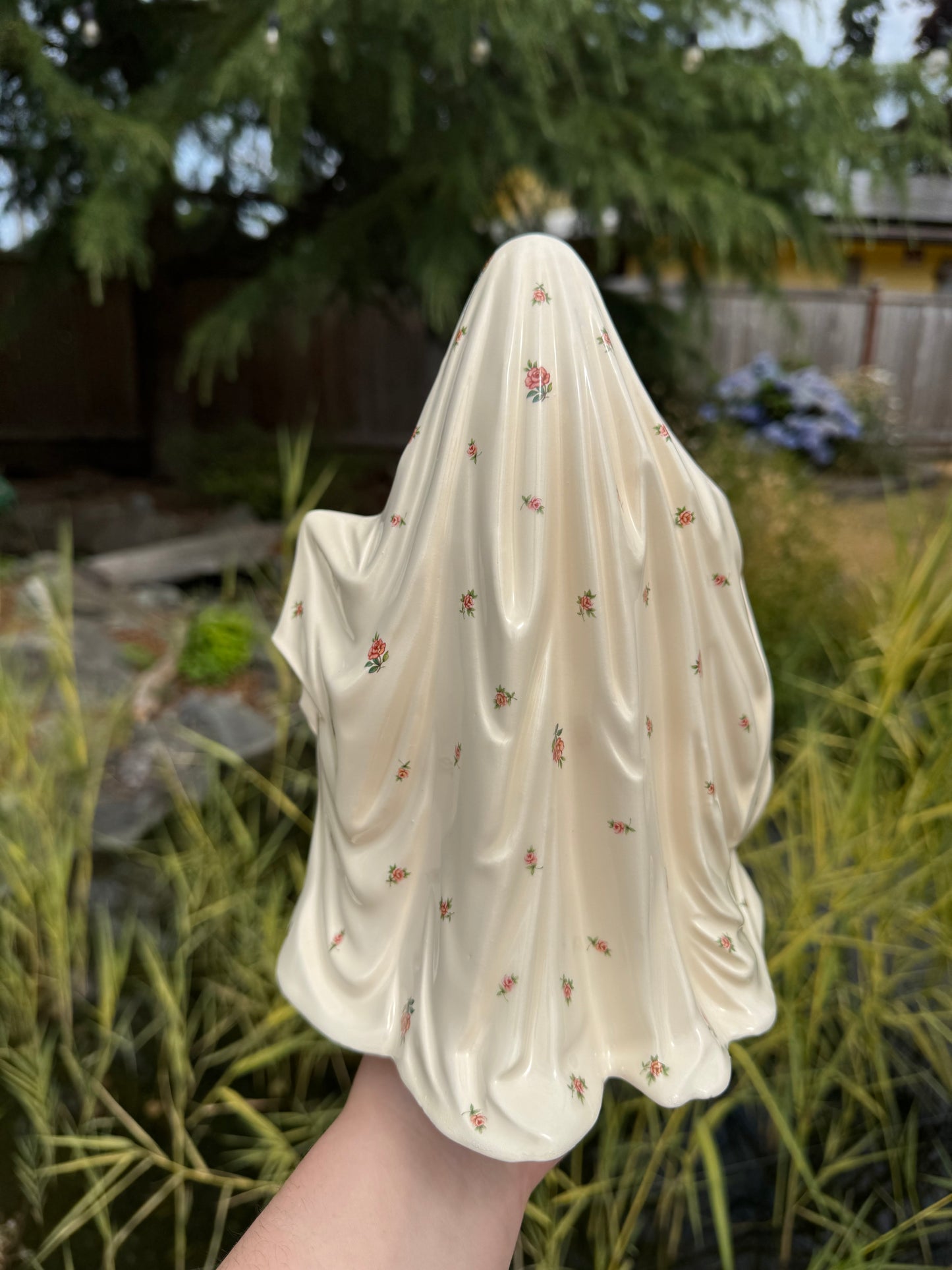 Multi-size Roses Sheet Ghost with Gold Pumpkin