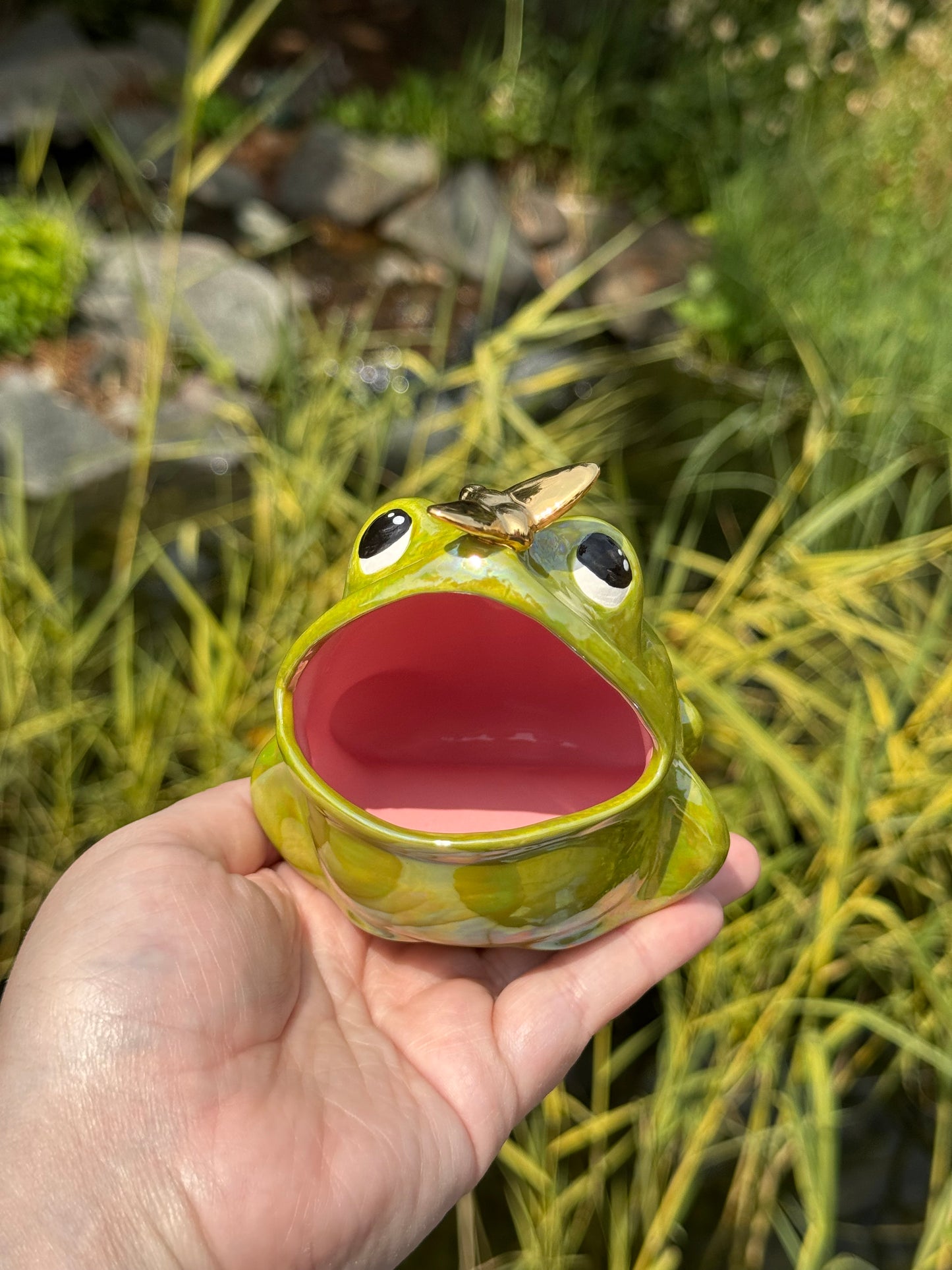 Green Open Mouth Frog with Mother of Pearl and Gold Fly