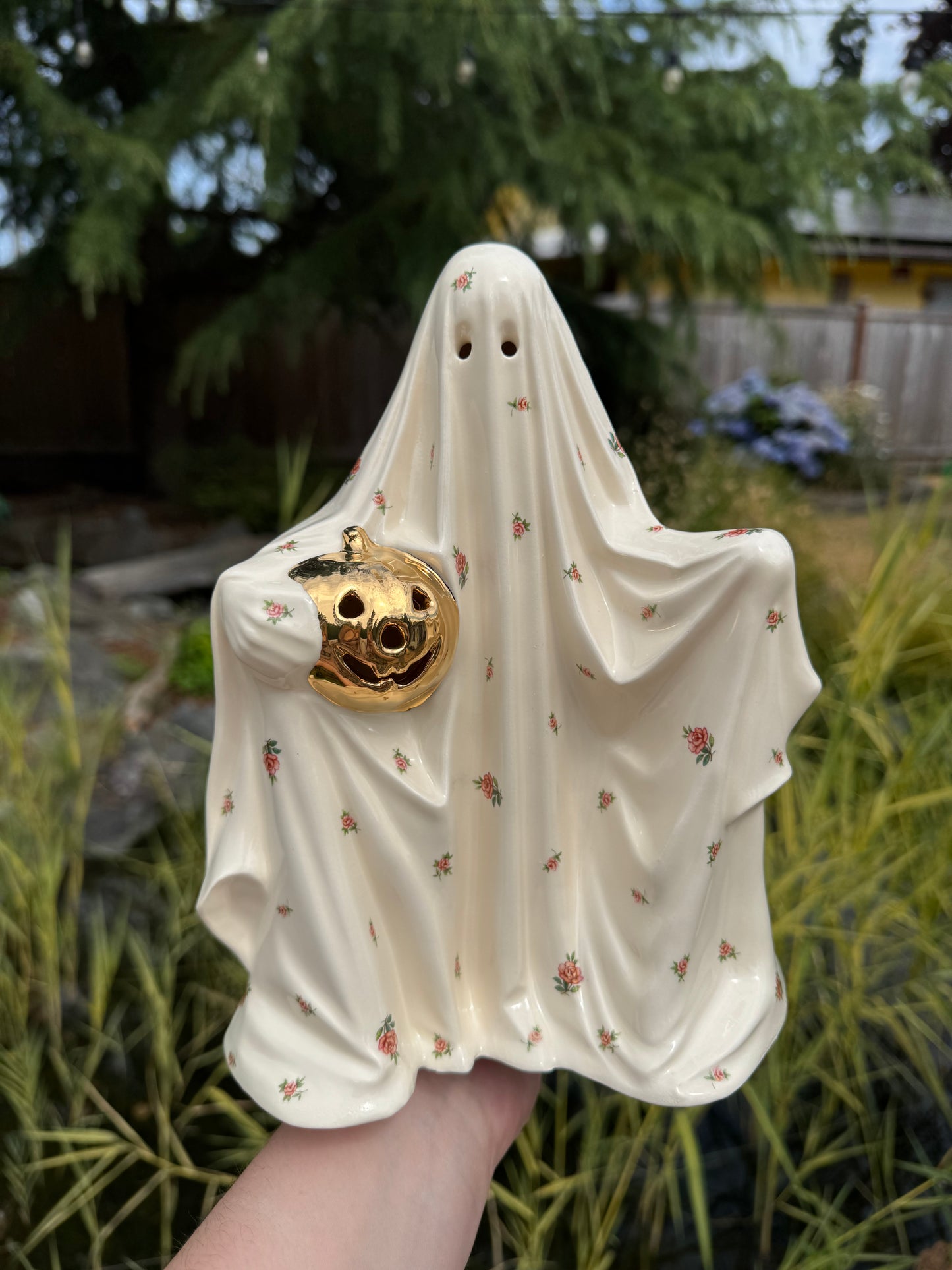 Multi-size Roses Sheet Ghost with Gold Pumpkin