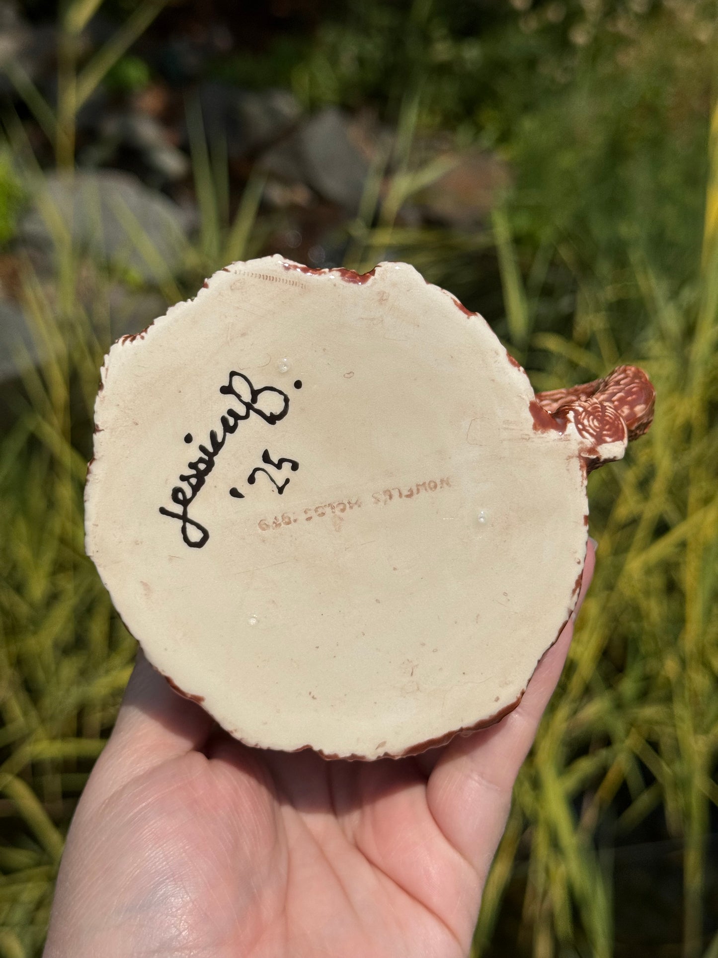 Stump Mug with Frogs