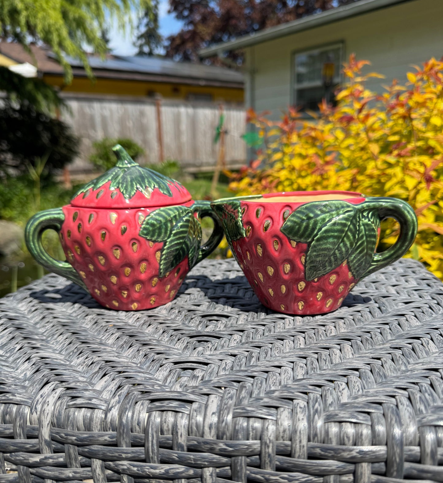 Strawberry Cream and Sugar Set with Gold Seeds