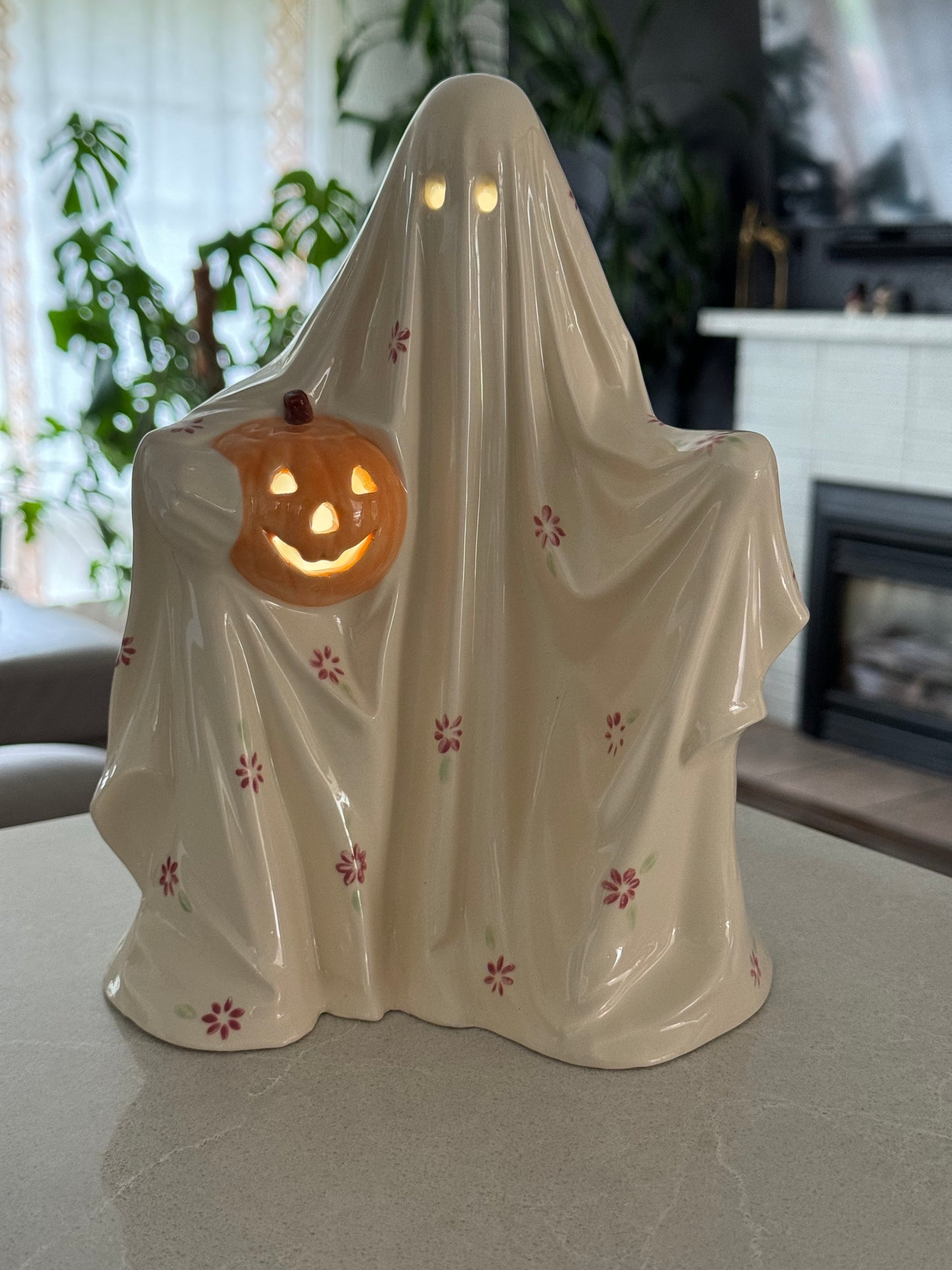 White Sheet with Pink Flowers Ghost Lamp (Battery Powered)