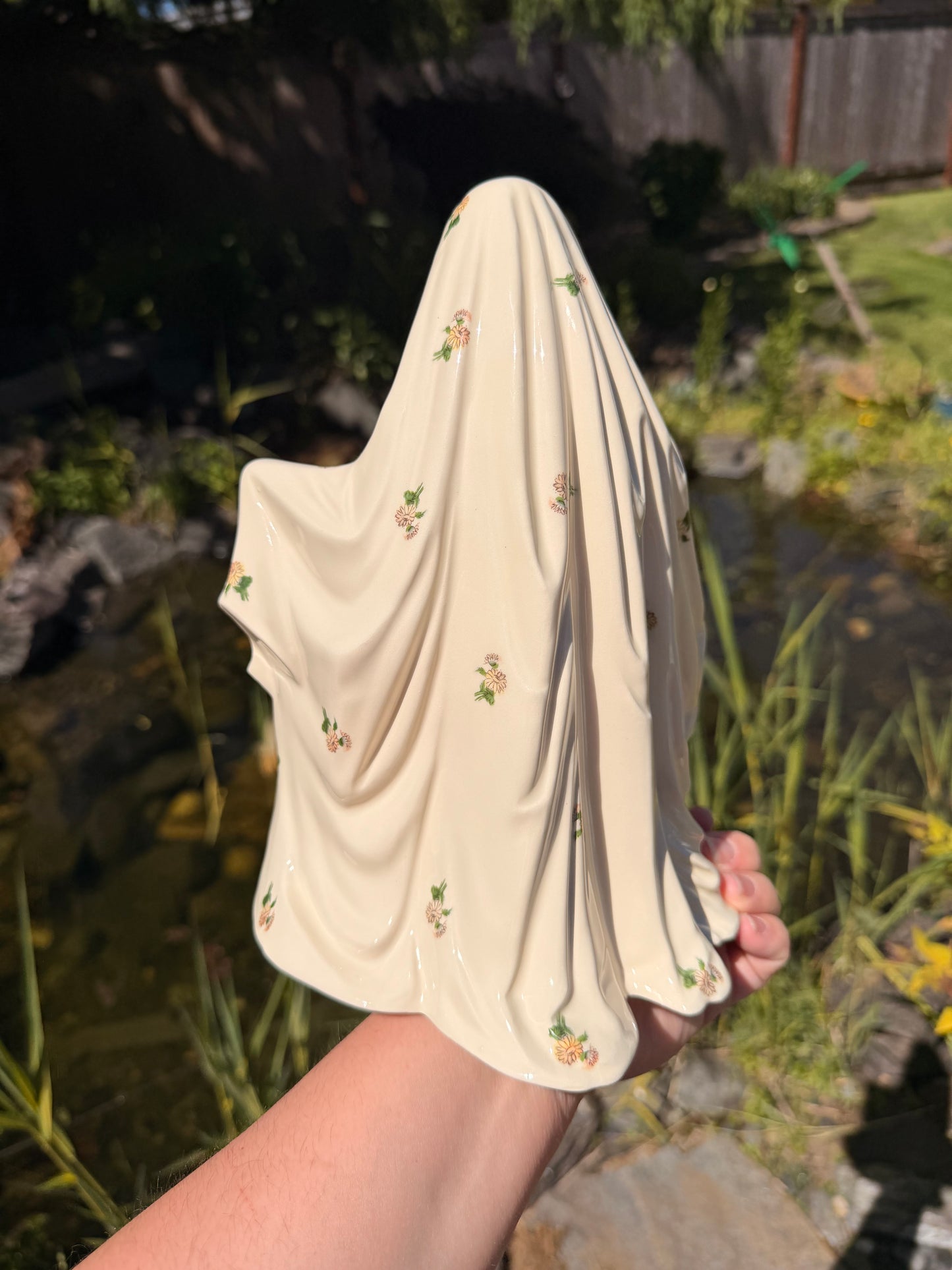 Vintage Daisies Sheet Ghost with Pink Pumpkin