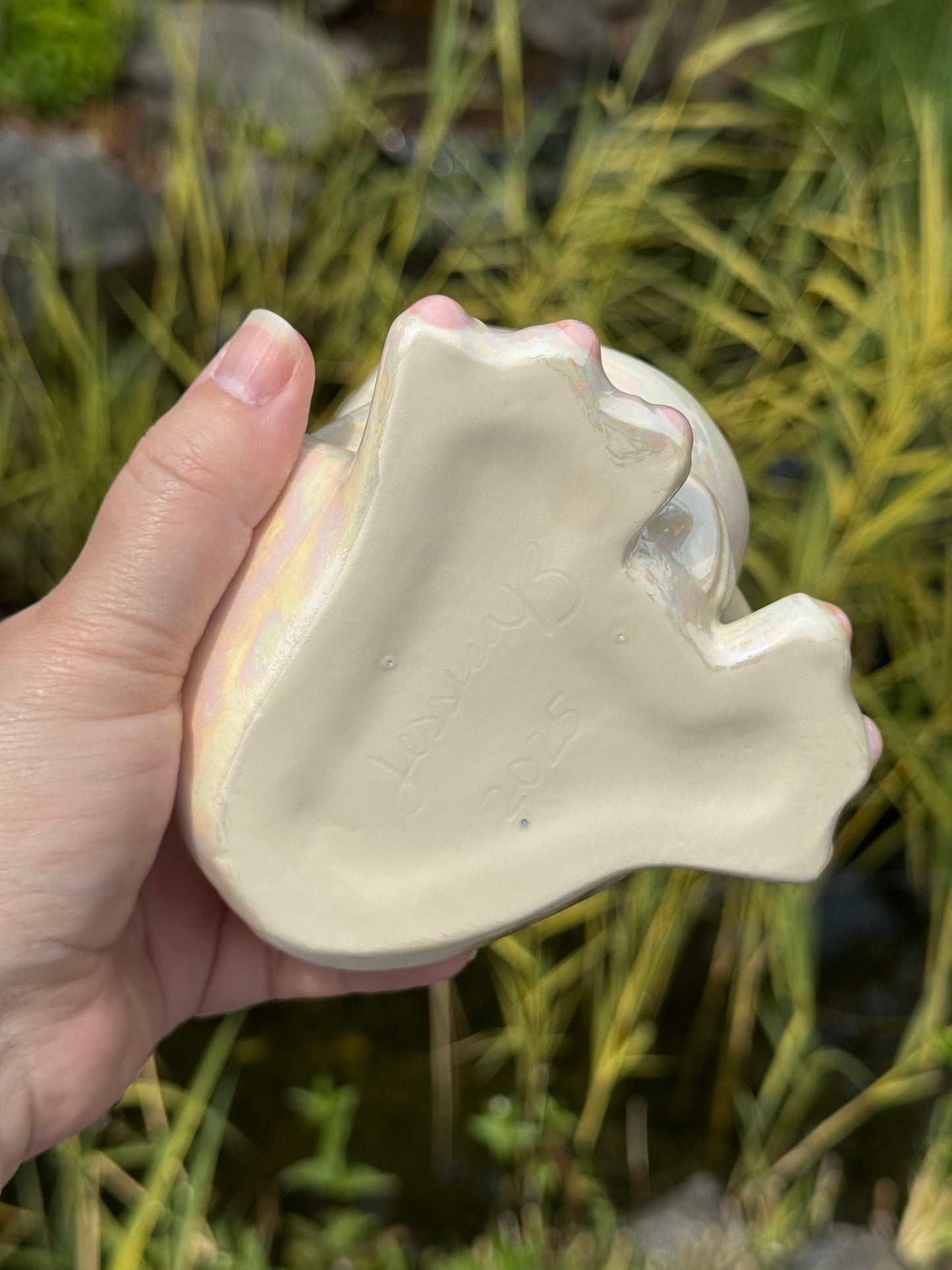 Mother of Pearl Open Mouth Frog Scrubby Holder