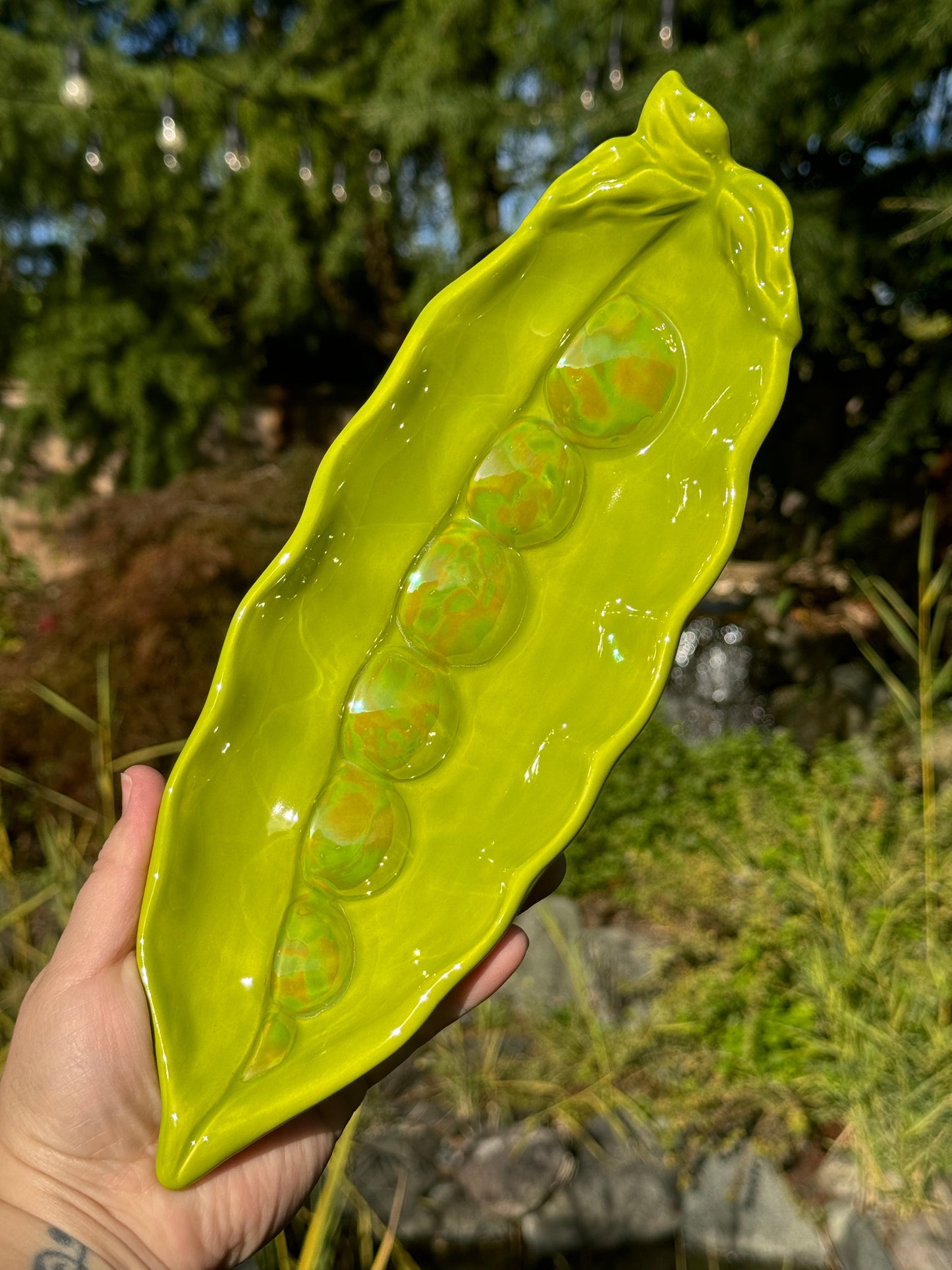 Mother of Pearl Pea Pod Dish