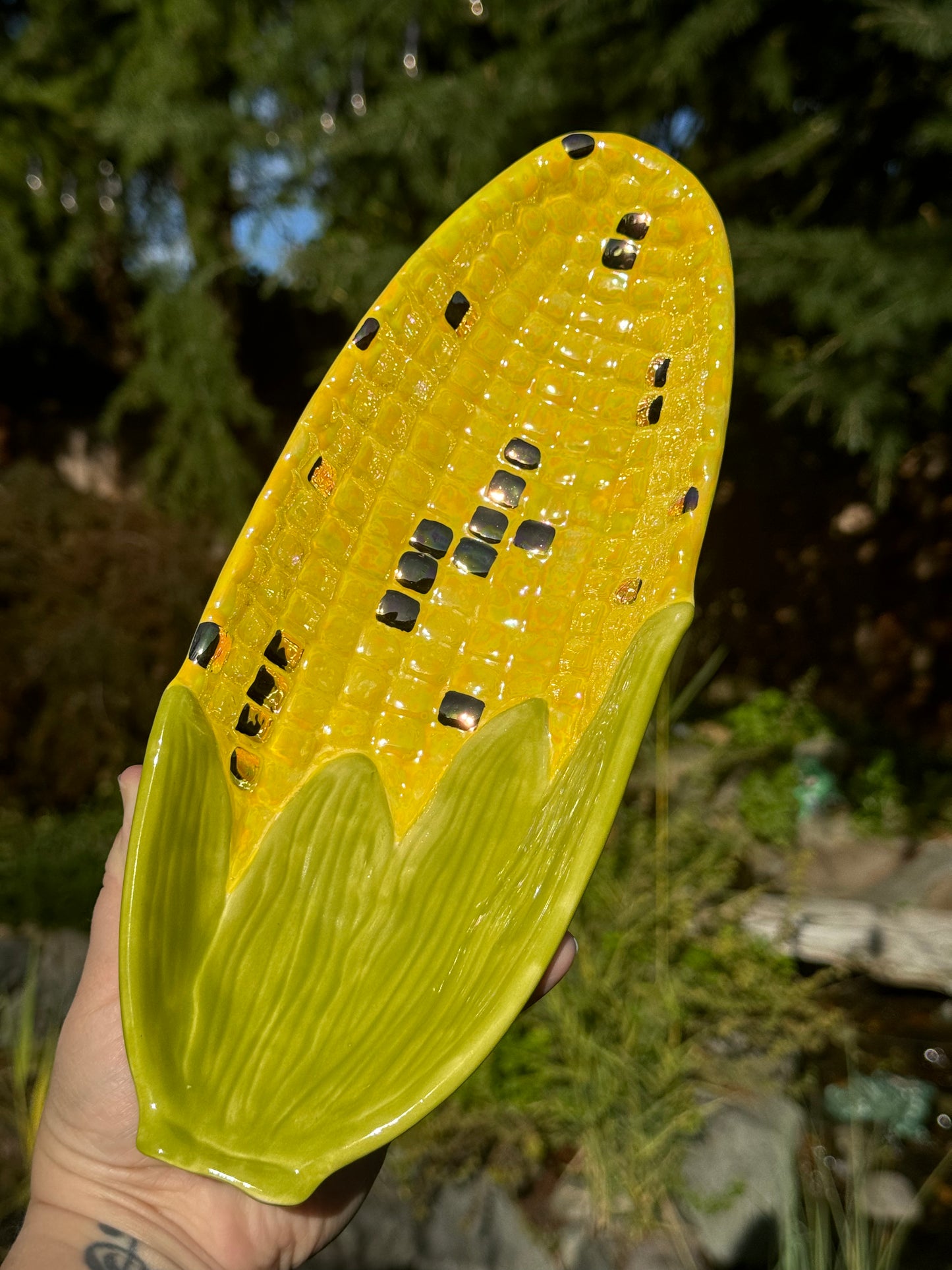 Yellow corn dish with real gold and mother of pearl details